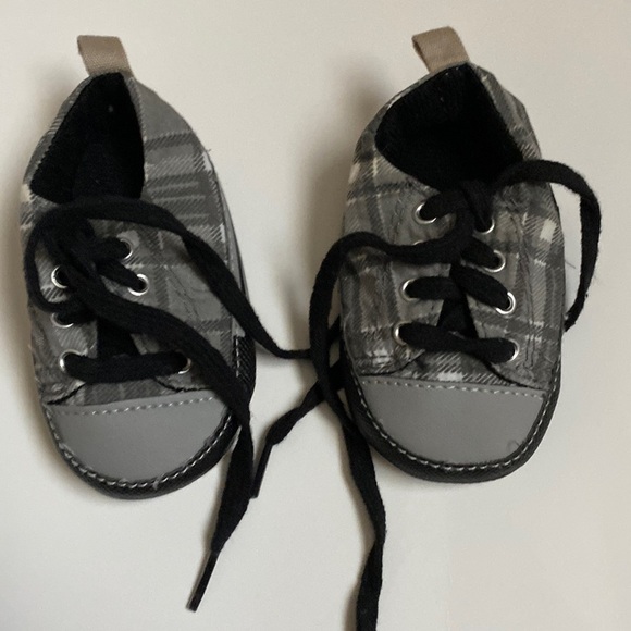 Boys, newborn, gray and black shoes with ties brand is vitamin baby - Picture 1 of 5